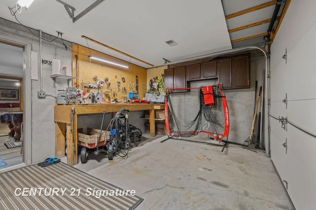 3137 Midland Road Saginaw Charter Township MI 48603