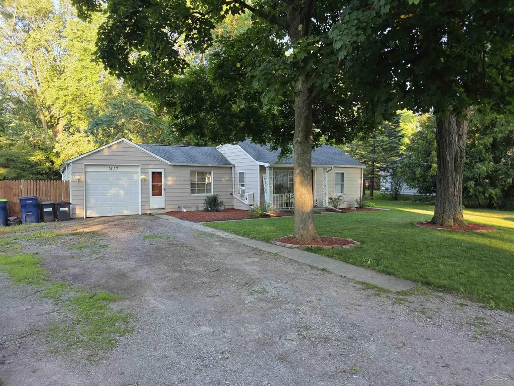 1417 Pius Street Saginaw Charter Township MI 48638