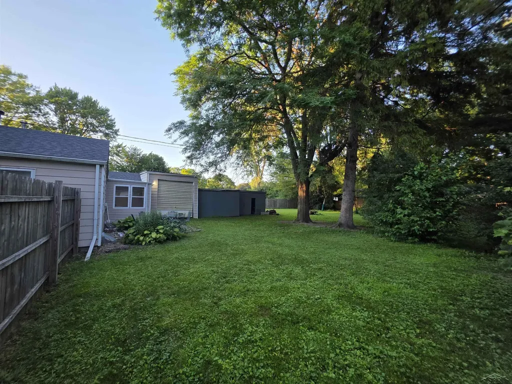 1417 Pius Street Saginaw Charter Township MI 48638