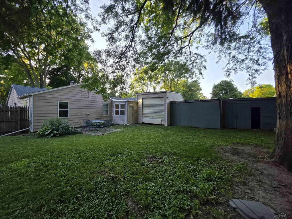 1417 Pius Street Saginaw Charter Township MI 48638