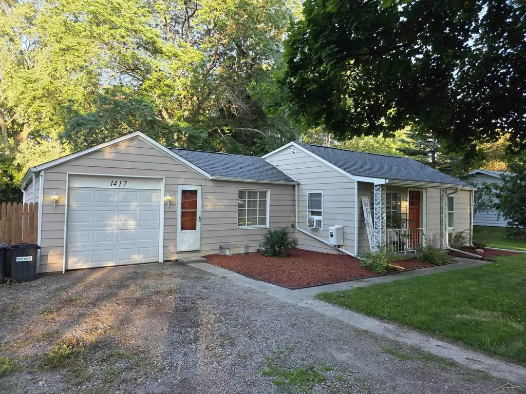 1417 Pius Street Saginaw Charter Township MI 48638