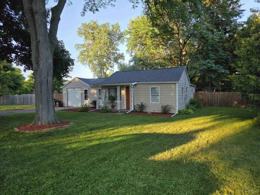 1417 Pius Street Saginaw Charter Township MI 48638