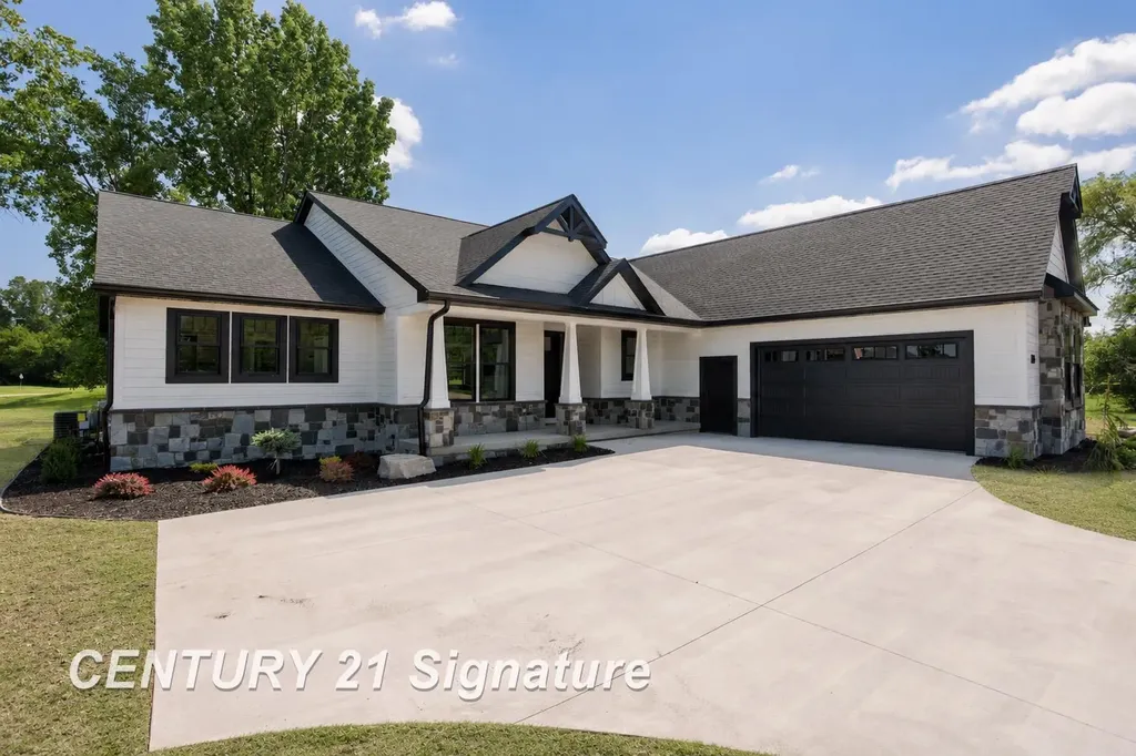 80 Sawmill Creek Trail Saginaw Charter Township MI 48603
