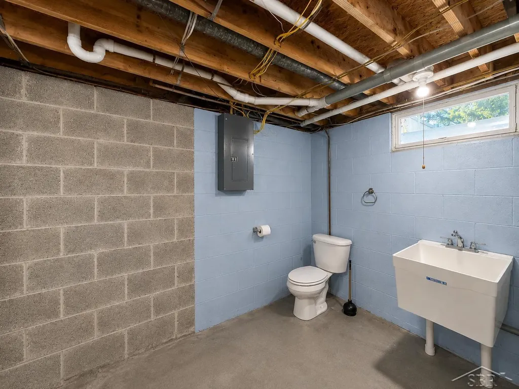 538 E Sharpsteen Street Sebewaing Village MI 48759