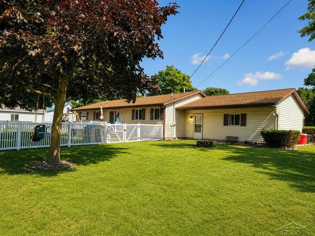 538 E Sharpsteen Street Sebewaing Village MI 48759