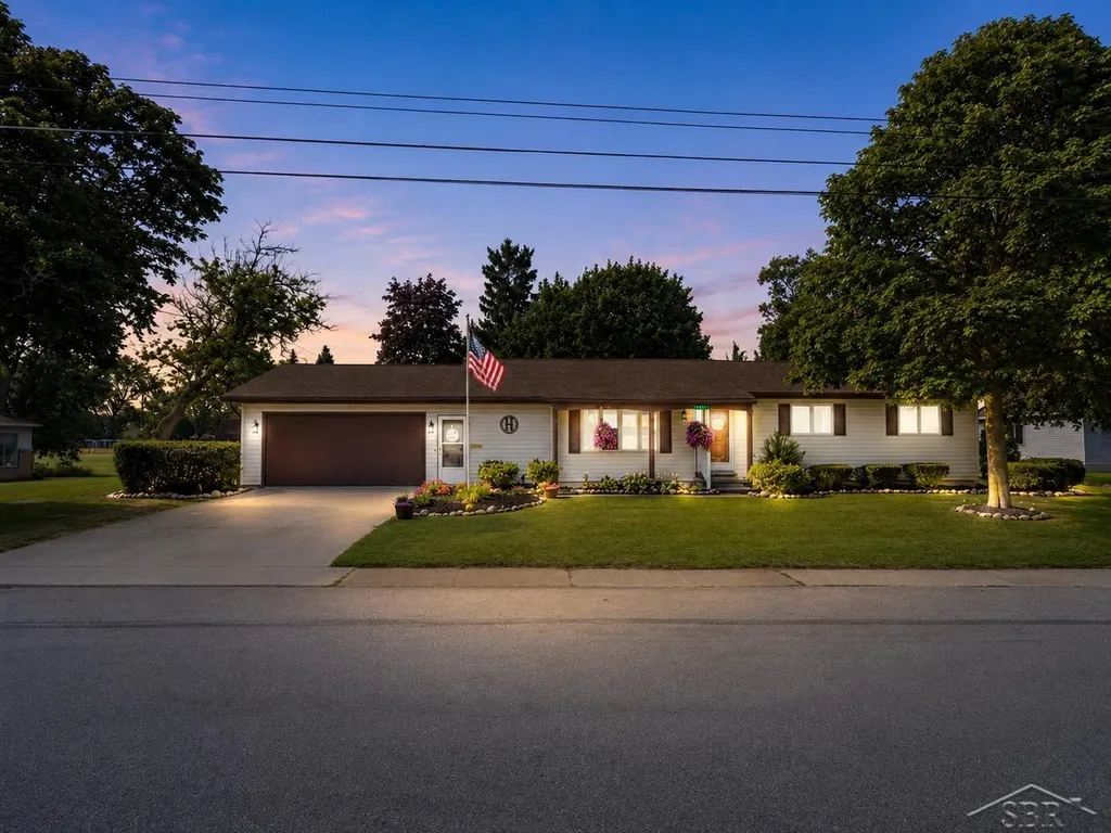 538 E Sharpsteen Street Sebewaing Village MI 48759
