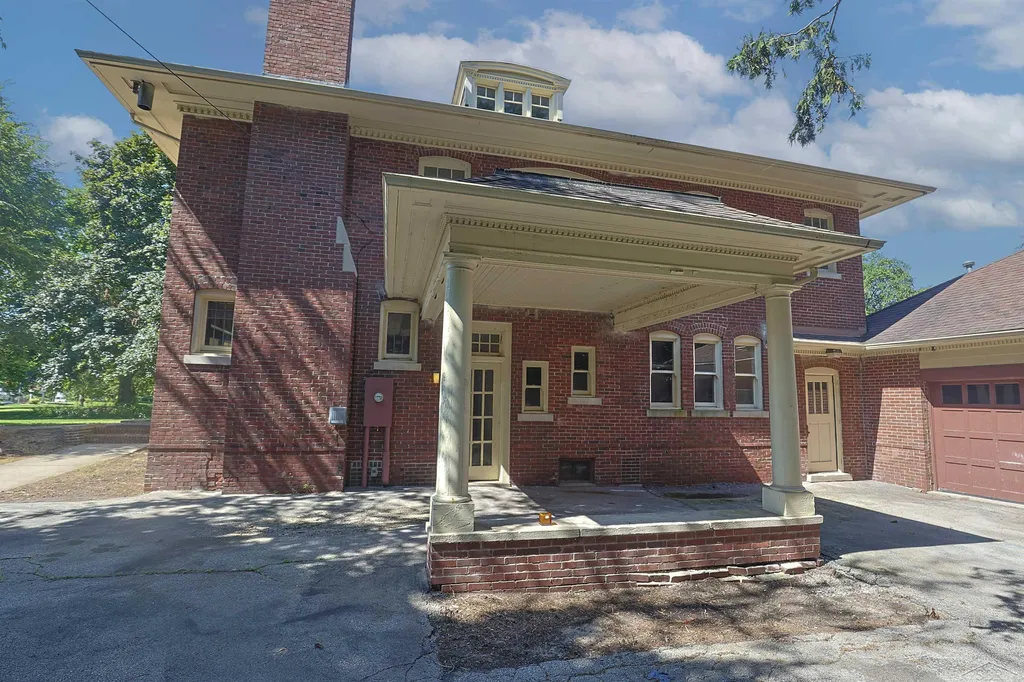 1647 S Washington Avenue Saginaw City MI 48607