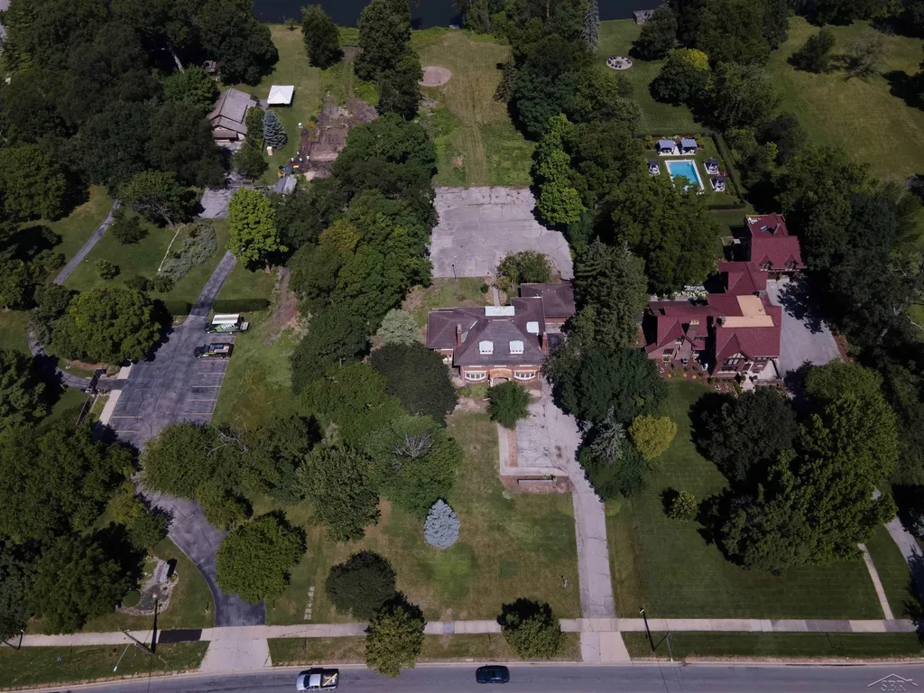1647 S Washington Avenue Saginaw City MI 48607