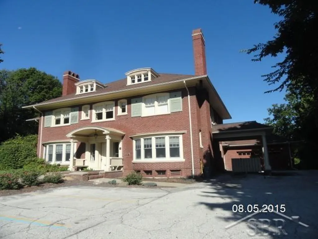 1647 S Washington Avenue Saginaw City MI 48607