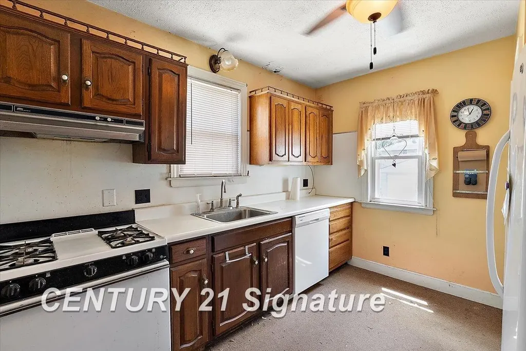1313 W Hazelhurst Street Ferndale City MI 48220