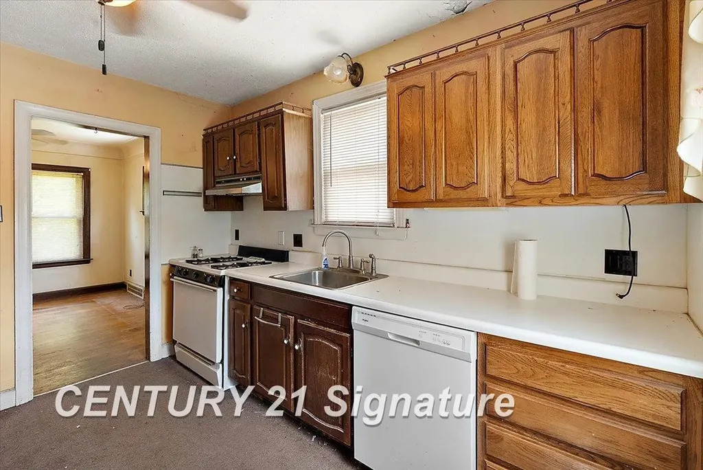 1313 W Hazelhurst Street Ferndale City MI 48220