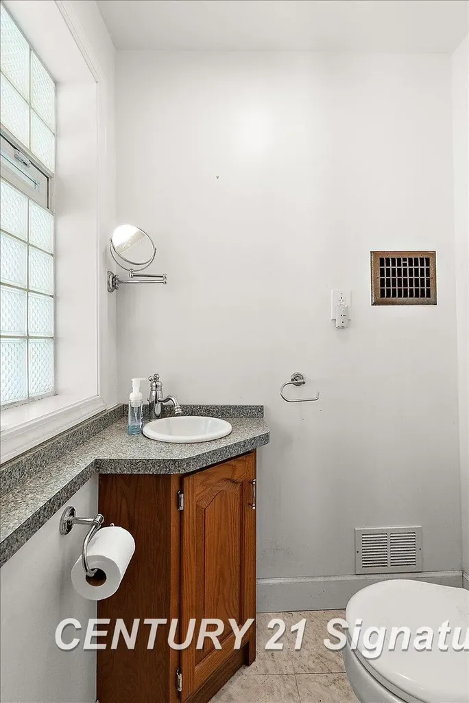 1313 W Hazelhurst Street Ferndale City MI 48220