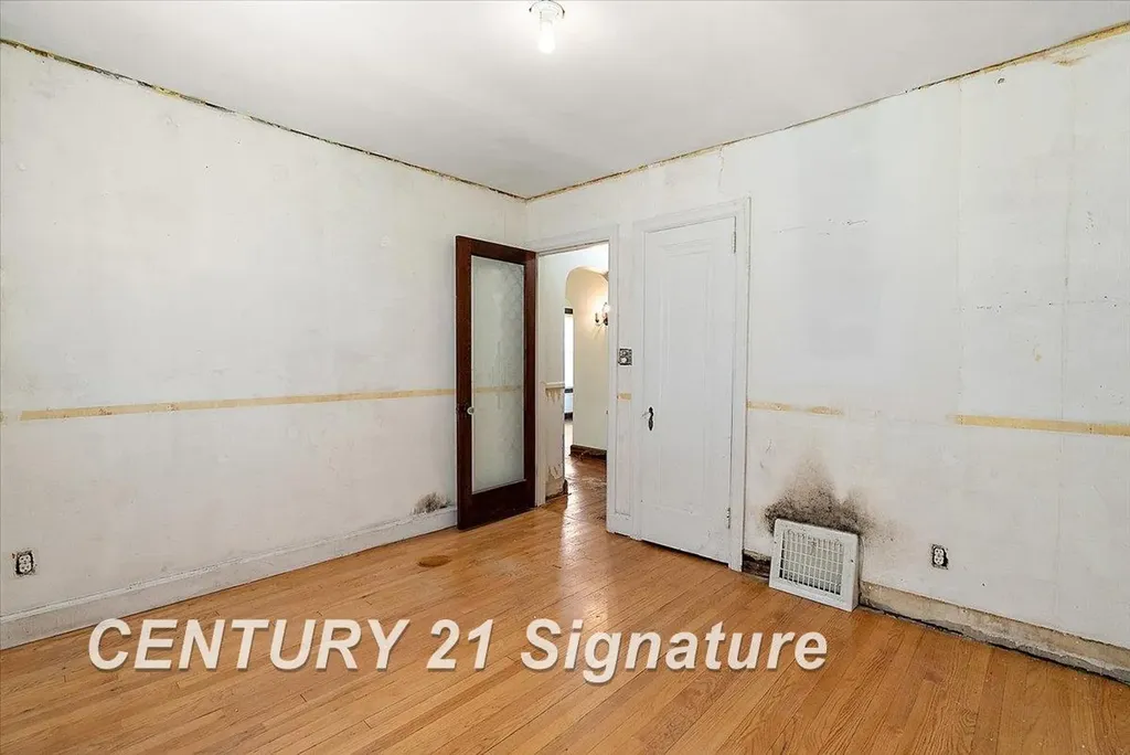 1313 W Hazelhurst Street Ferndale City MI 48220