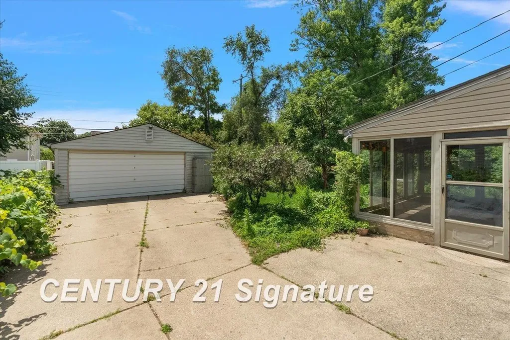 1313 W Hazelhurst Street Ferndale City MI 48220