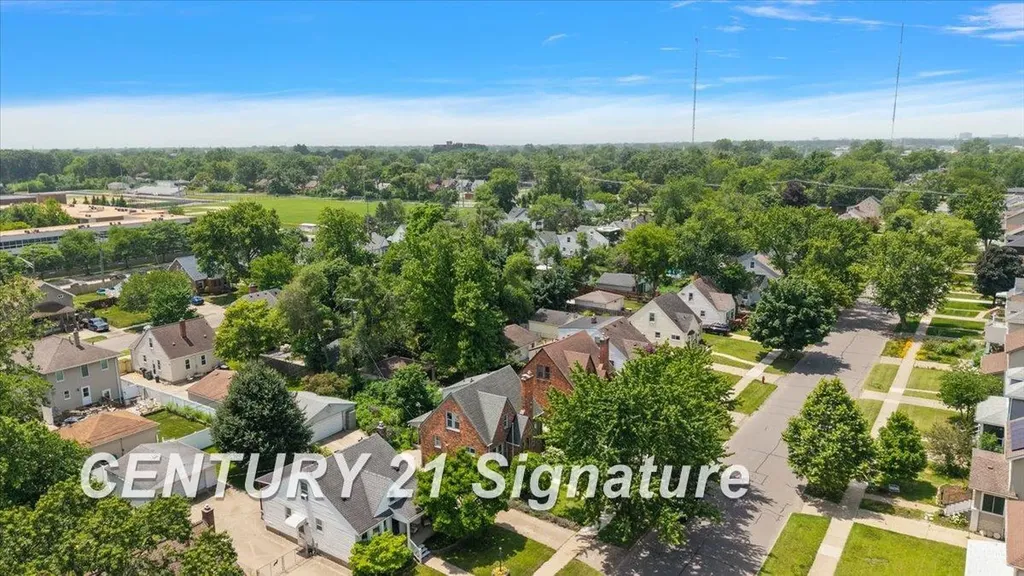 1313 W Hazelhurst Street Ferndale City MI 48220