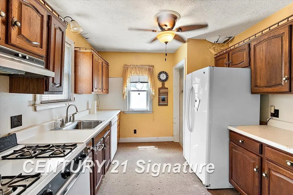 1313 W Hazelhurst Street Ferndale City MI 48220
