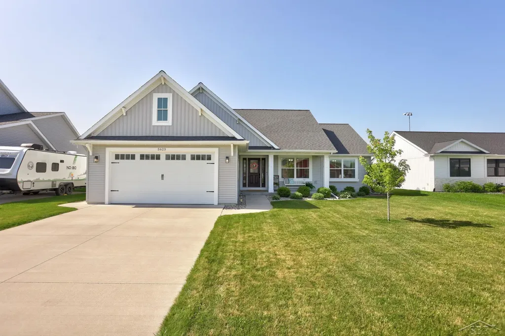 5623 S Stone Briar Lane Tittabawassee Township MI 48623