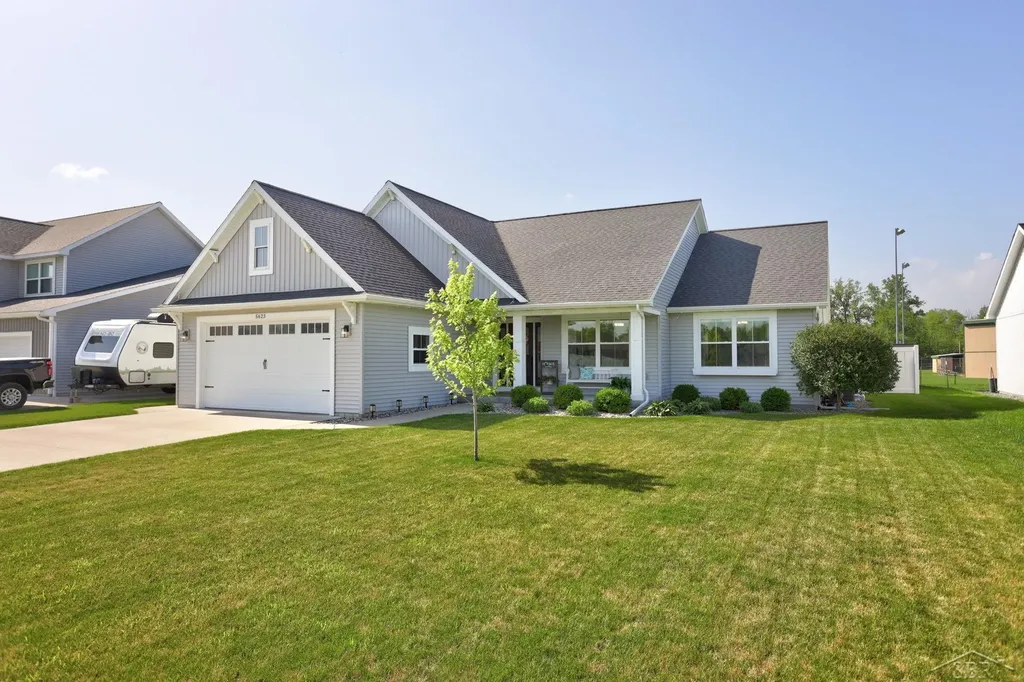 5623 S Stone Briar Lane Tittabawassee Township MI 48623