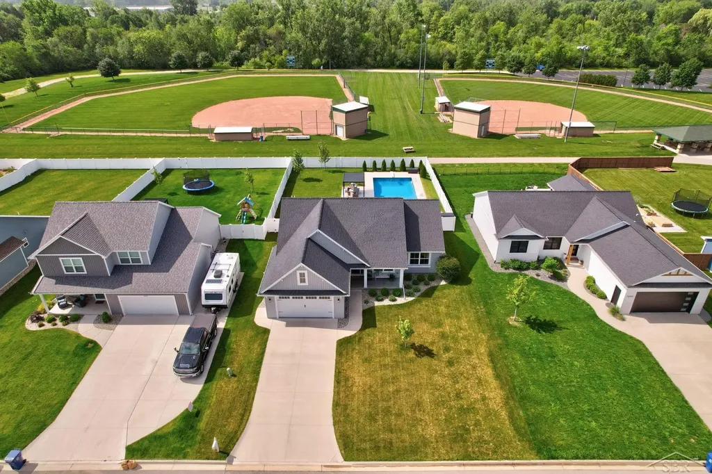 5623 S Stone Briar Lane Tittabawassee Township MI 48623