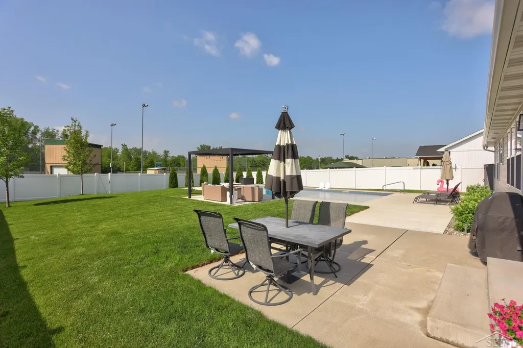 5623 S Stone Briar Lane Tittabawassee Township MI 48623