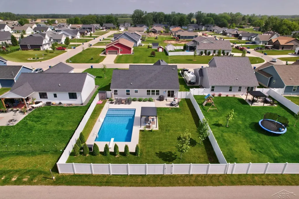 5623 S Stone Briar Lane Tittabawassee Township MI 48623