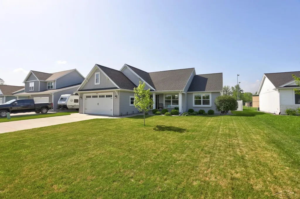 5623 S Stone Briar Lane Tittabawassee Township MI 48623