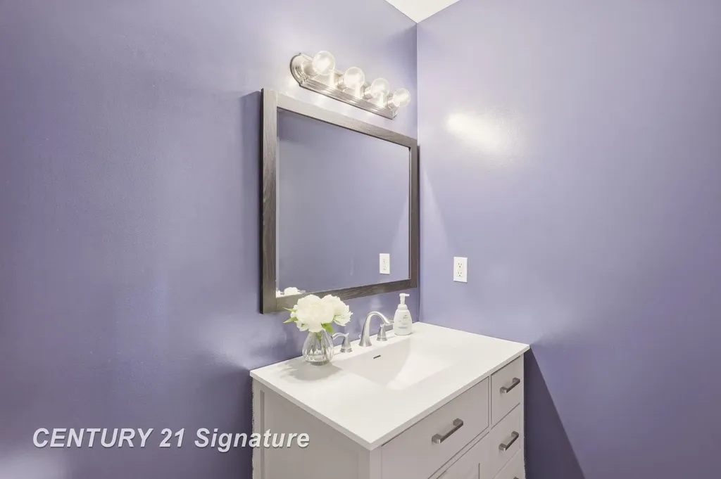8433 Waxwing Drive Tittabawassee Township MI 48623