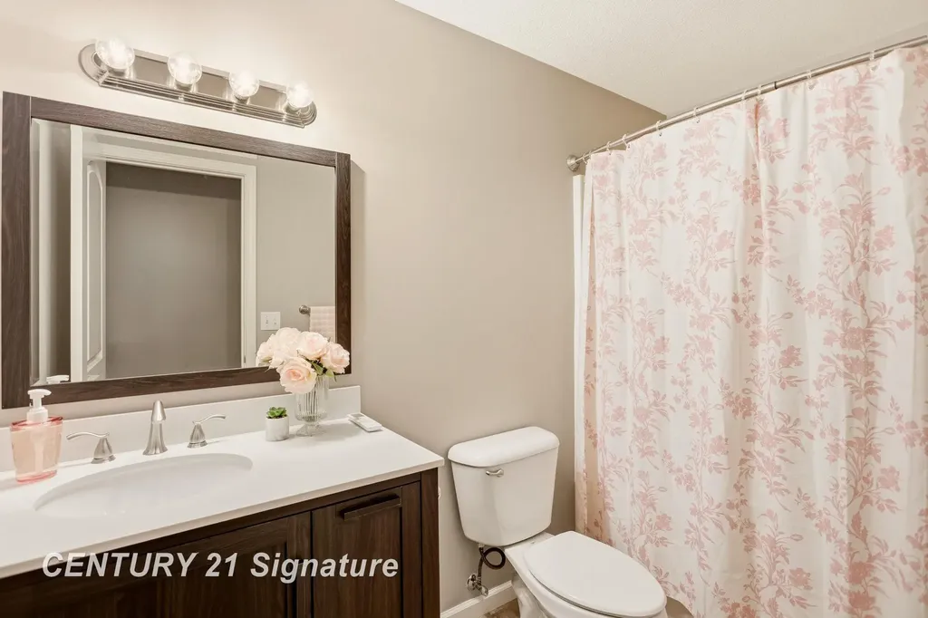 8433 Waxwing Drive Tittabawassee Township MI 48623