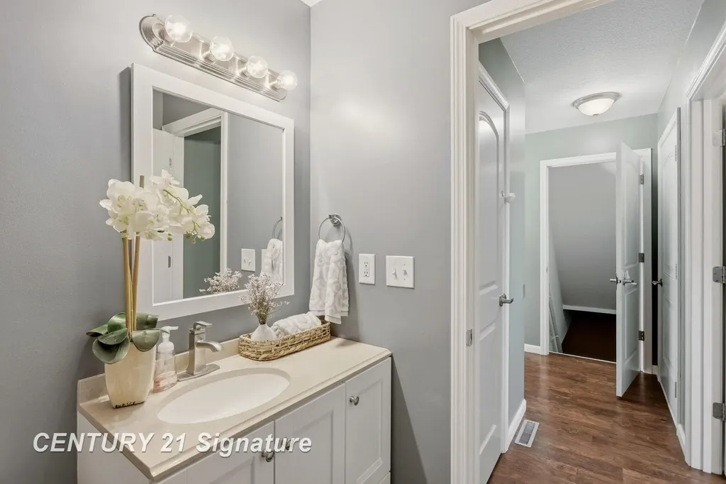 8433 Waxwing Drive Tittabawassee Township MI 48623
