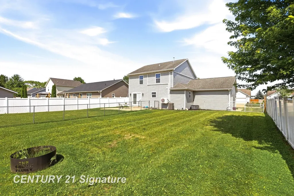 8433 Waxwing Drive Tittabawassee Township MI 48623
