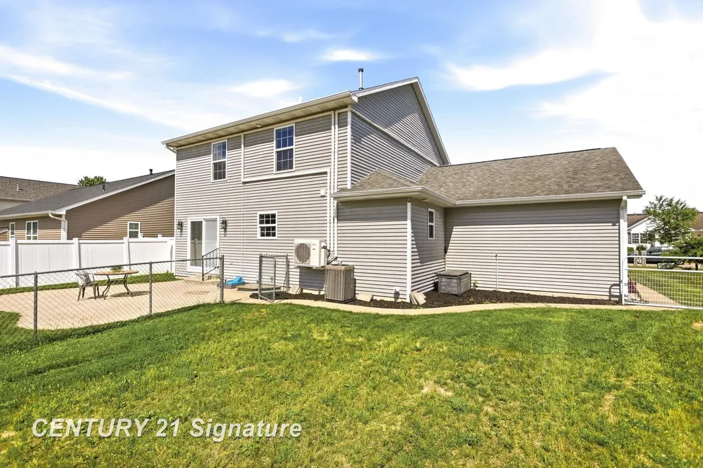 8433 Waxwing Drive Tittabawassee Township MI 48623