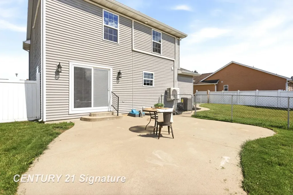 8433 Waxwing Drive Tittabawassee Township MI 48623