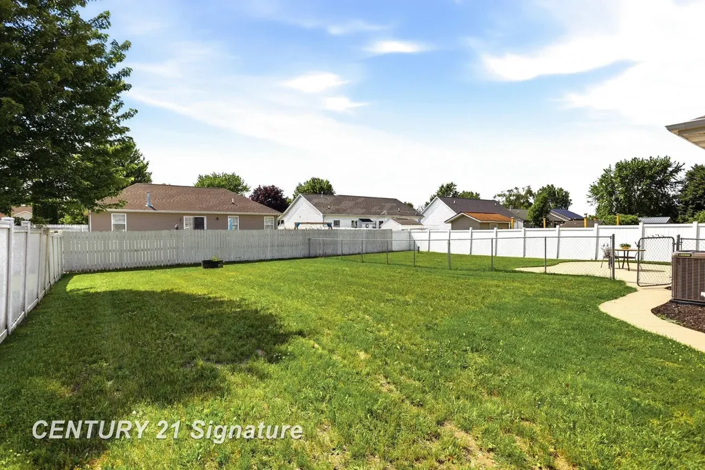 8433 Waxwing Drive Tittabawassee Township MI 48623