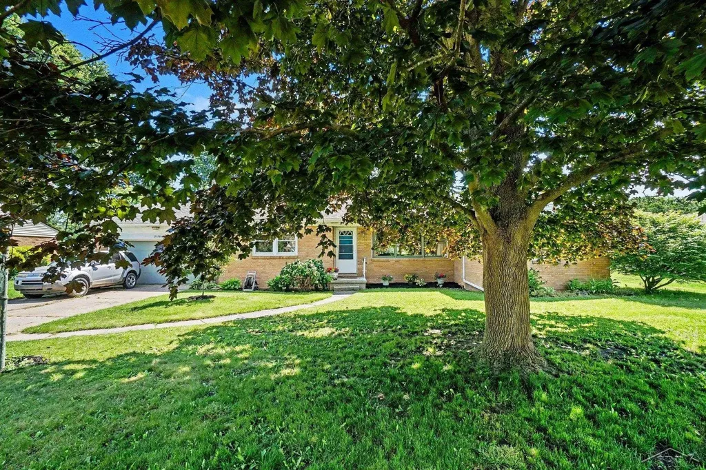 2726 Reppuhn Drive Saginaw Charter Township MI 48603