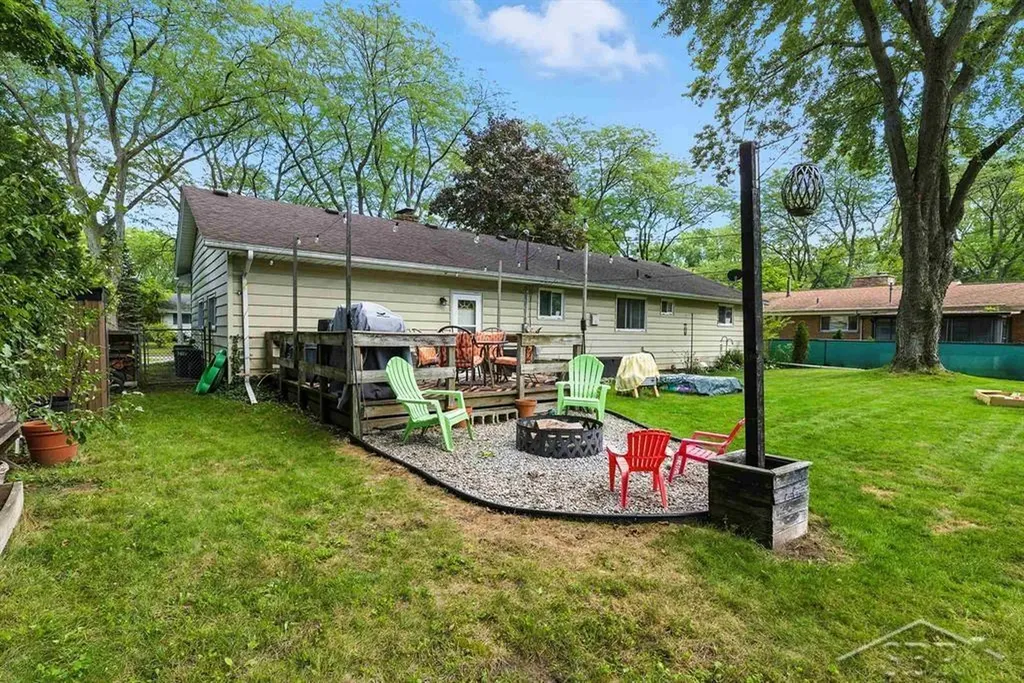 1033 Elmdale Drive Saginaw City MI 48602