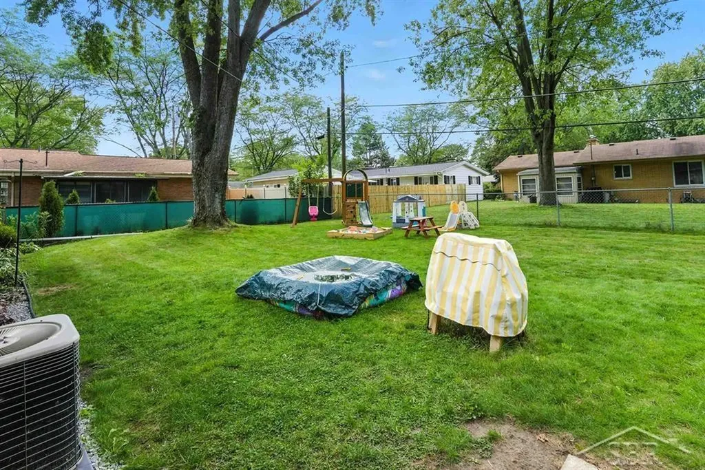 1033 Elmdale Drive Saginaw City MI 48602