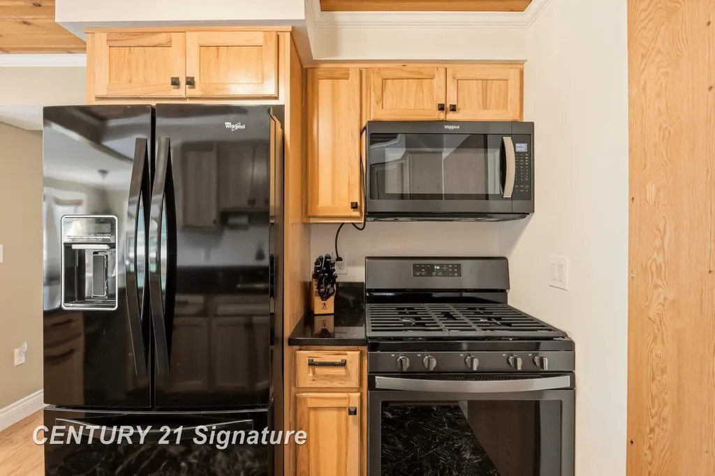 4065 N River Road Thomas Township MI 48623