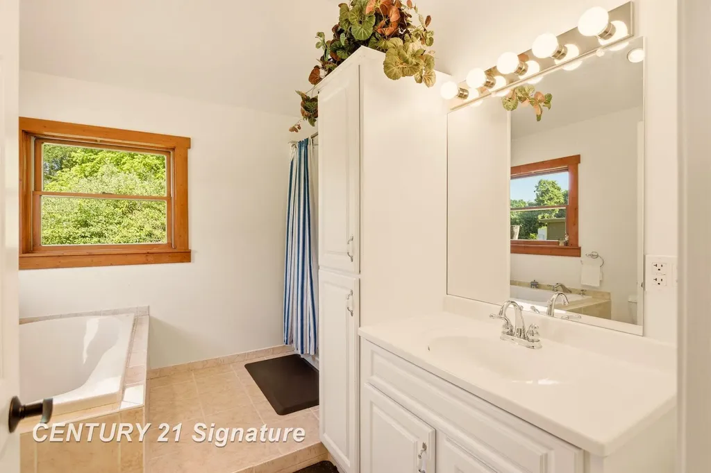 4065 N River Road Thomas Township MI 48623
