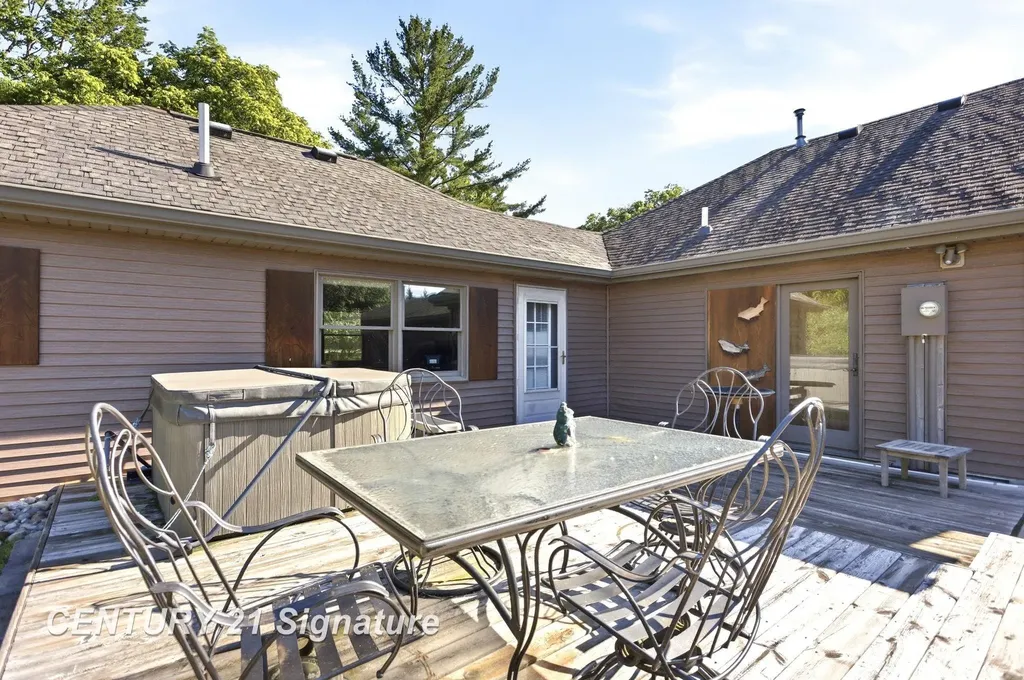 4065 N River Road Thomas Township MI 48623