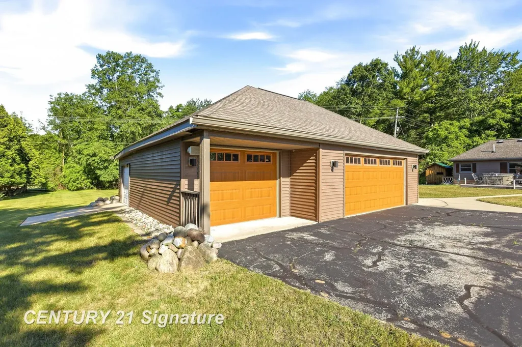 4065 N River Road Thomas Township MI 48623