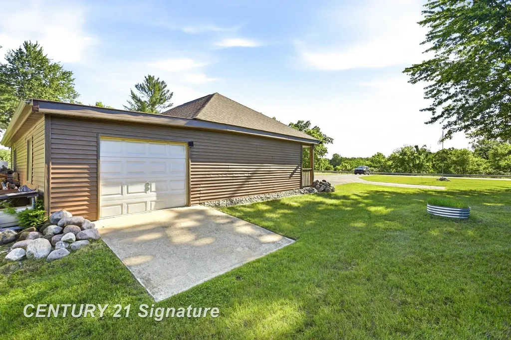 4065 N River Road Thomas Township MI 48623