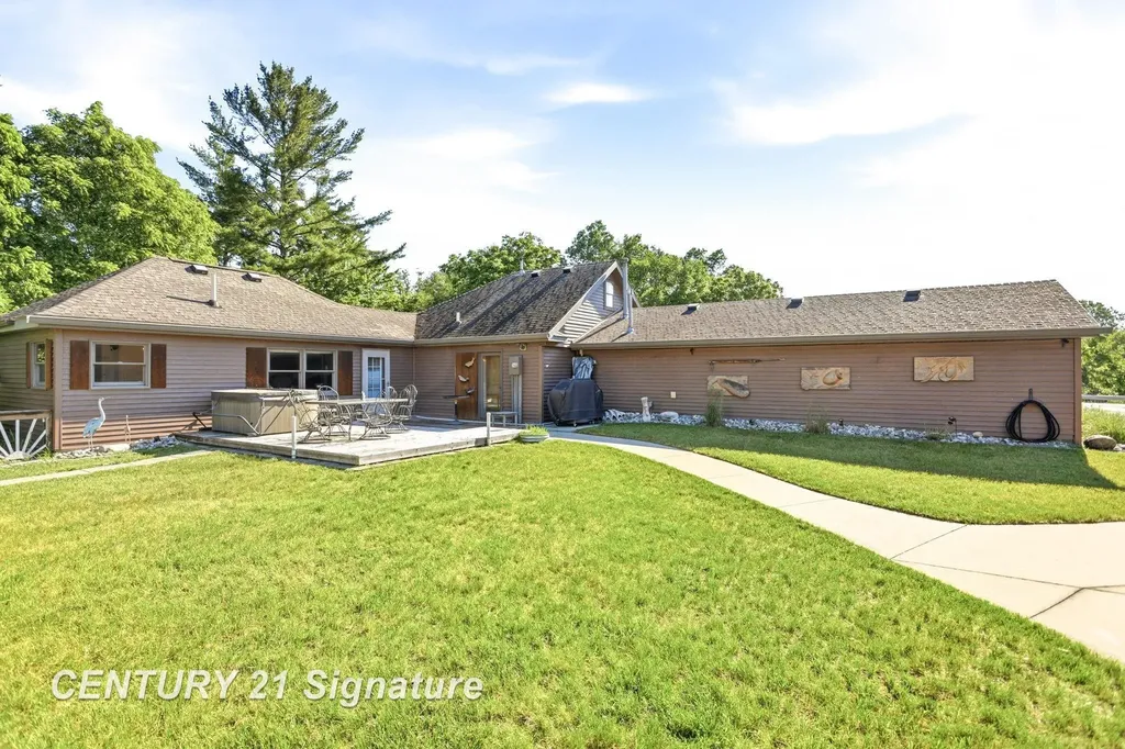4065 N River Road Thomas Township MI 48623