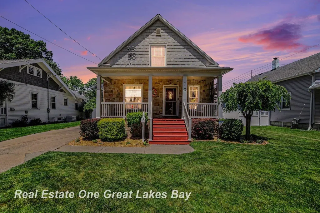 2107 10th Street Bay City City MI 48708
