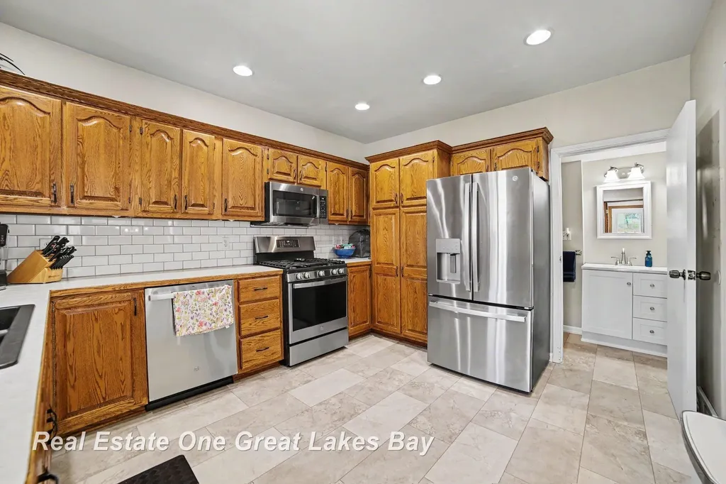2107 10th Street Bay City City MI 48708
