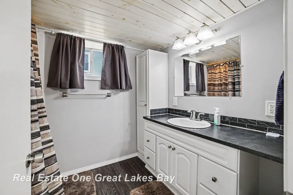 2107 10th Street Bay City City MI 48708