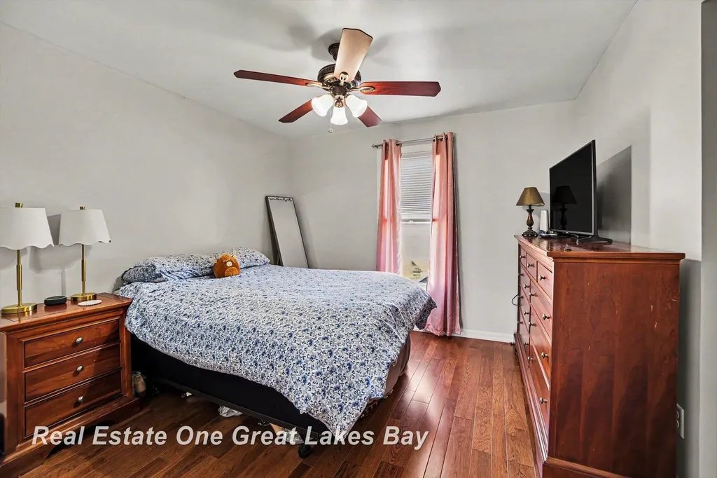 2107 10th Street Bay City City MI 48708