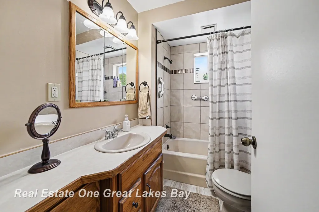 2107 10th Street Bay City City MI 48708