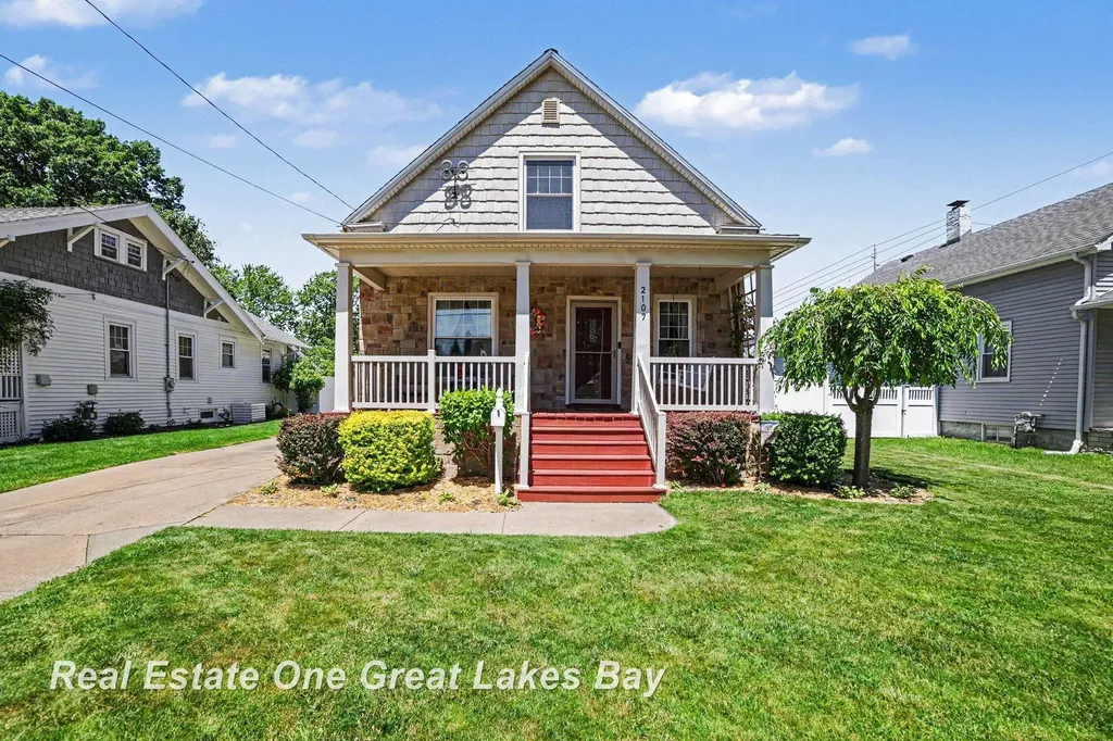 2107 10th Street Bay City City MI 48708