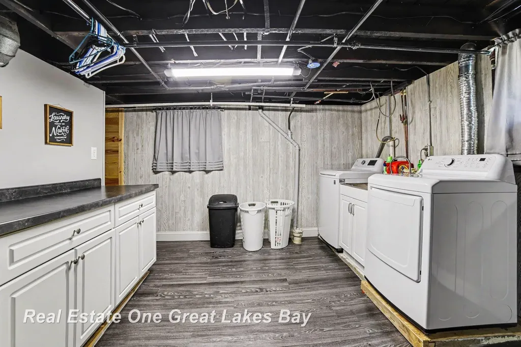 2107 10th Street Bay City City MI 48708