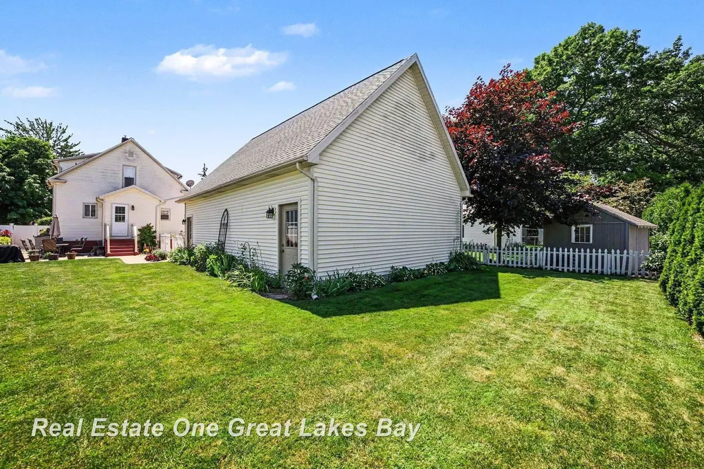2107 10th Street Bay City City MI 48708